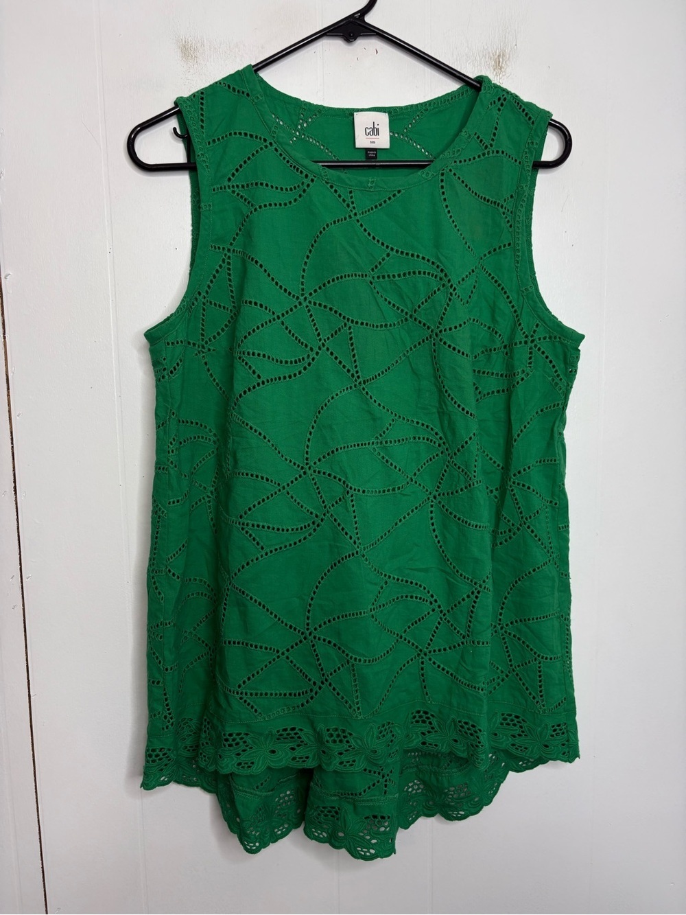 Cabi Top Womens Small Gemma Eyelet Kelly Green Cotton Lightweight Scalloped Hem